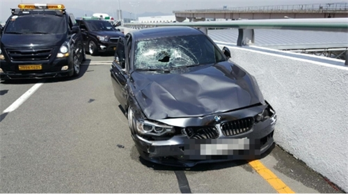 김해공항 BMW 택시 충돌 블랙박스 영상